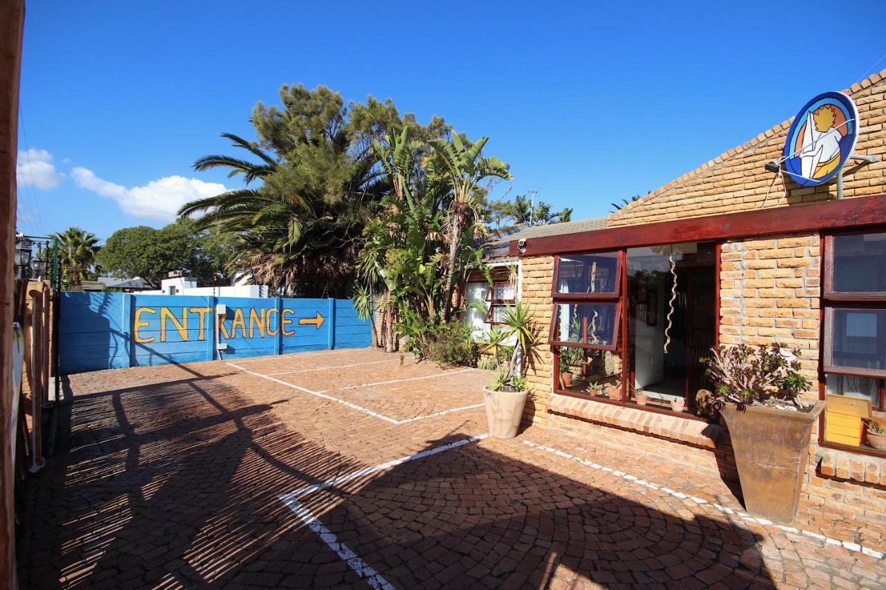 Saltycrax Backpackers And Surf Hostel By Curiocity Bloubergstrand Kültér fotó